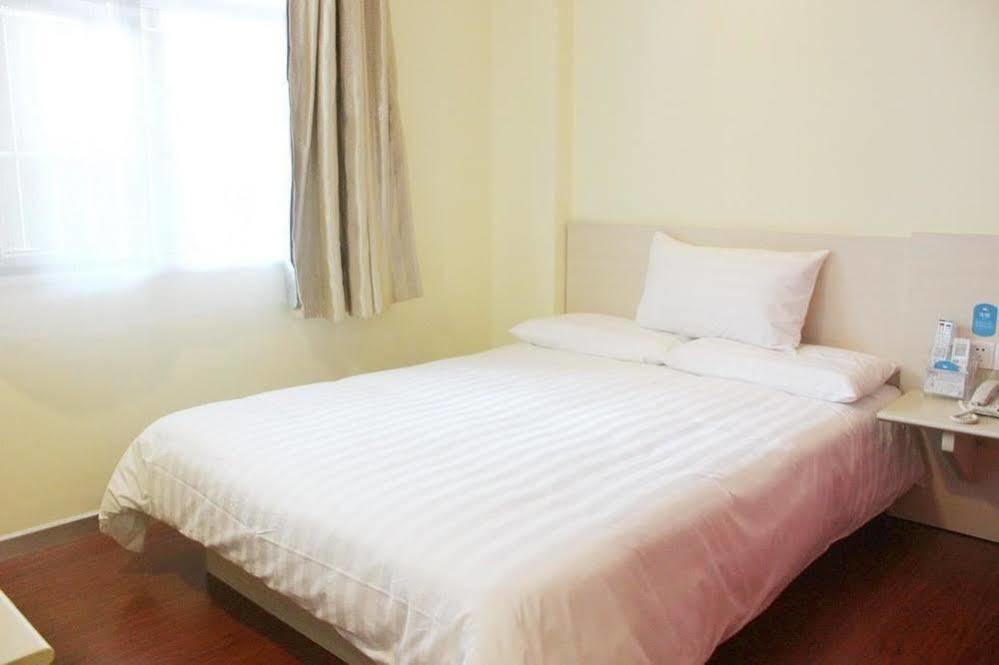 Hanting Hotel Yibin Zhongshan Street Exterior foto